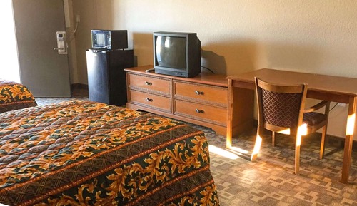 Room, 2 Queen Beds, Non Smoking, Refrigerator & Microwave (Small Pets Allowed)