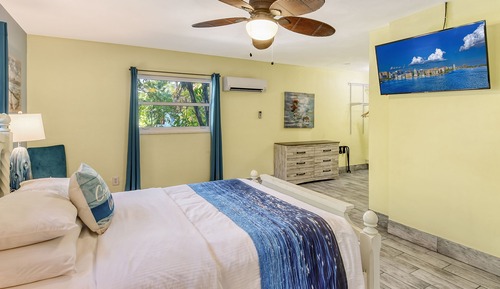 Key Suite (1 Queen Bed and 1 Sofabed)