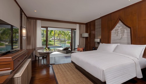 Room, 1 King Bed, Non Smoking, Pool View (Pool Access)