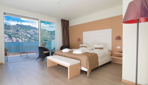 Suite, Lake View