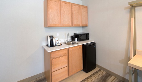 Standard Room, 1 King Bed, Microwave (Minifridge)
