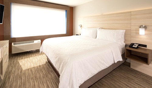 Standard Room, 1 King Bed, Accessible (Communications, Minifridge)