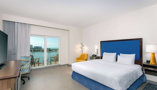 Studio, 1 King Bed, Accessible, Beach View (w/ Bathtub)