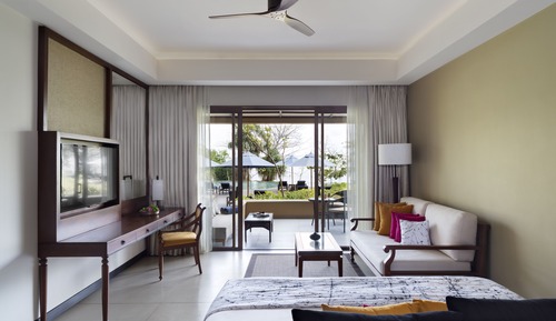 Deluxe Poolside Room