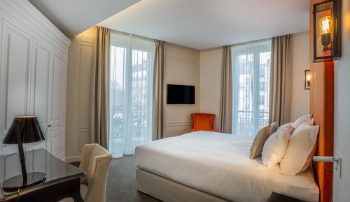 Executive Room (Comtesse), Eiffel Tower front view 