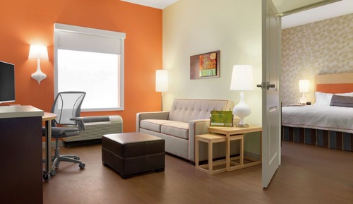 Suite, 1 King Bed, Accessible, Bathtub