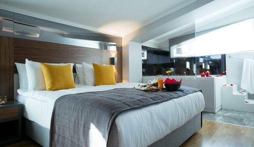 Honeymoon Suite, Jetted Tub