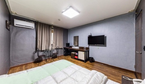 Economy Double Room, 1 Queen Bed