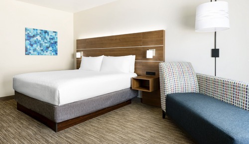 Standard Room, 1 King Bed, Accessible (Communication, Roll-In Shower)