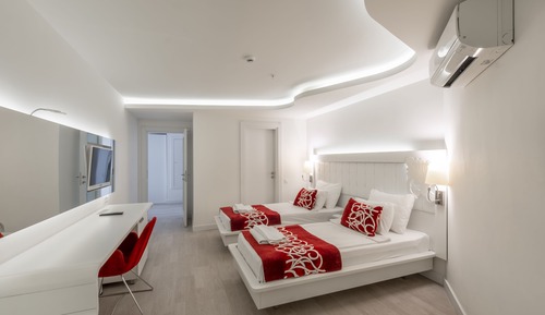 Family Room, 2 Bedrooms, Pool View