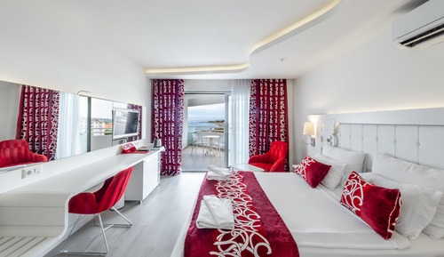 Standard Double or Twin Room, 1 Bedroom, Partial Sea View