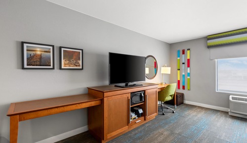 Room, 1 King Bed, Non Smoking, Refrigerator & Microwave