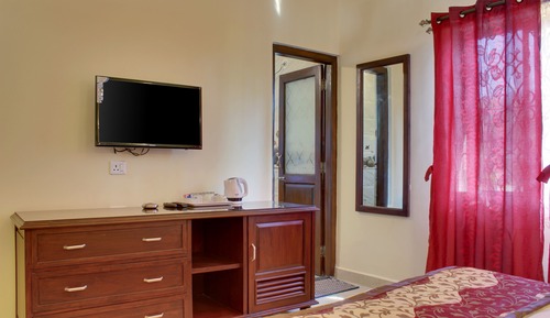 Deluxe Room, 1 Queen Bed, Balcony, Pool View
