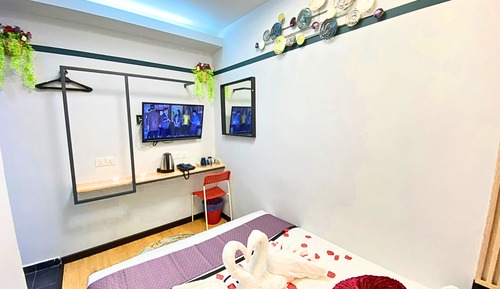 Design Studio Suite, 1 Queen Bed