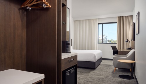 Standard Room, 1 Queen Bed, Accessible