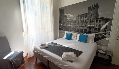 Deluxe Room, 1 King Bed, Jetted Tub