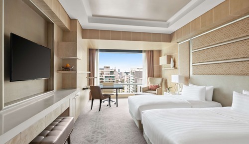 Deluxe Room, 2 Twin Beds (High Street View)