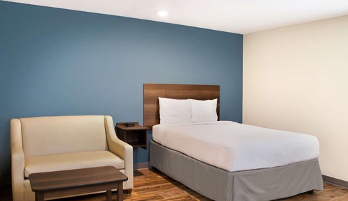 Standard Room, 1 Queen Bed, Non Smoking (Sofa)