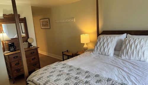 Inn Room 2: Oceanview 2nd Floor Queen