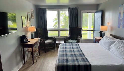 Room 25: Traditional Oceanfront 2nd Flr