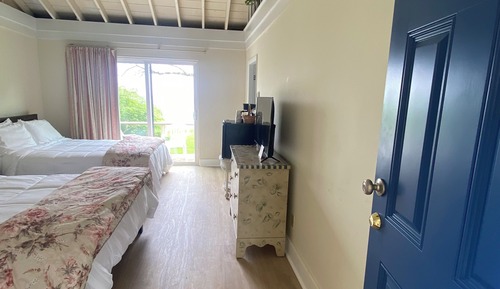 Room 07: Traditional Semi-Private Cottage