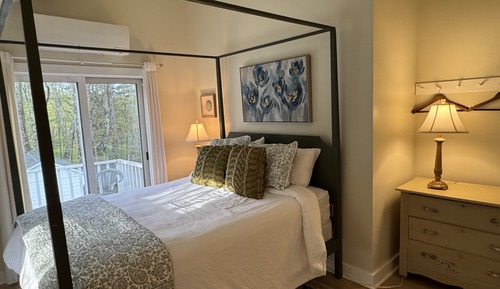 Inn Room 5: Oceanview 2nd Floor Queen