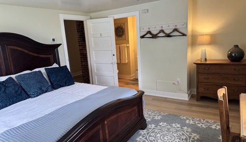 Inn Room 3: Oceanview 2nd Floor Queen