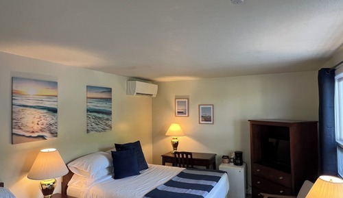Room 15: Oceanview w/ 2 Queen beds