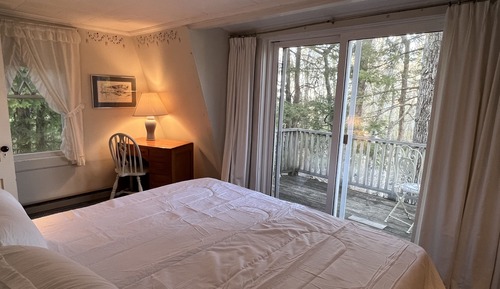 Room 02: Cottage Upstairs w/Deck