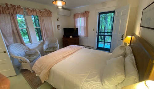 Room 04: Traditional Cottage