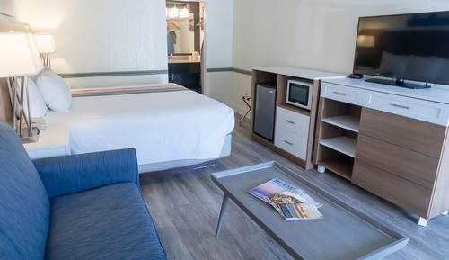 King Bed w/ Partial View