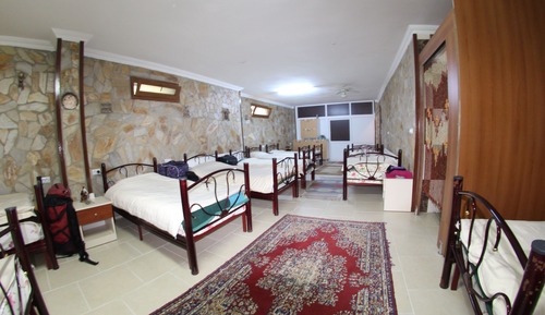 Sharing Room