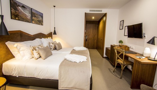 Deluxe Double or Twin Room, Pool View