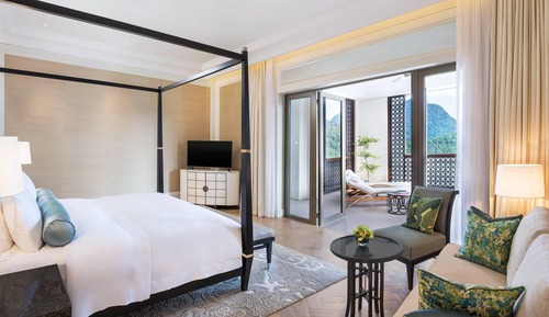 Suite, 1 King Bed, Non Smoking, Sea View