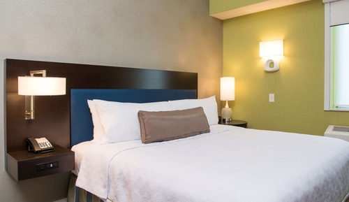 Studio, 1 King Bed with Sofa bed, Accessible, Bathtub (Mobility & Hearing)