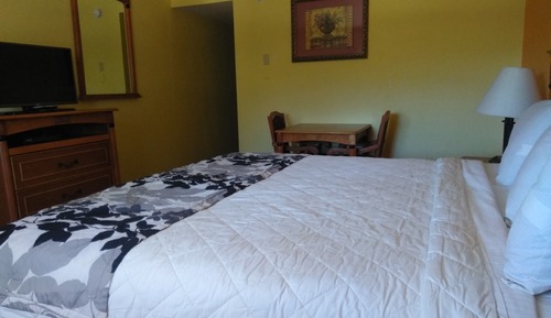 Standard Room, 1 King Bed