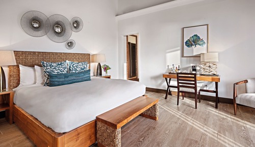 Deluxe Room, 1 King Bed, Garden View