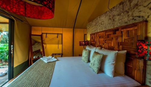 1 King Bed, Jetted Tub, Garden View (Bliss Tent) 