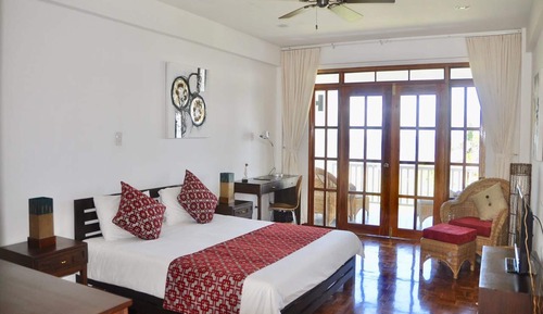 Classic Double Room, 1 King Bed, Private Bathroom, Ocean View