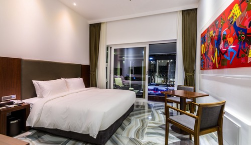 Suite, Jetted Tub, Partial Ocean View (Second Floor)
