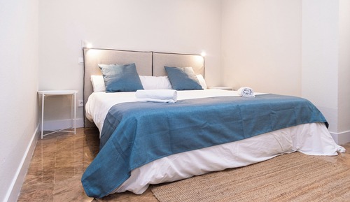 Basic Room, 1 Queen Bed