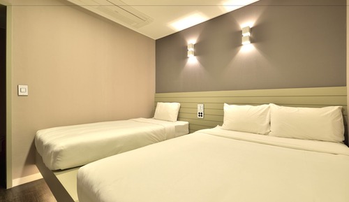 Standard Triple Room, City View