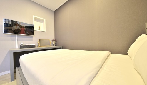 Deluxe Triple Room, 1 Bedroom, City View, Courtyard Area