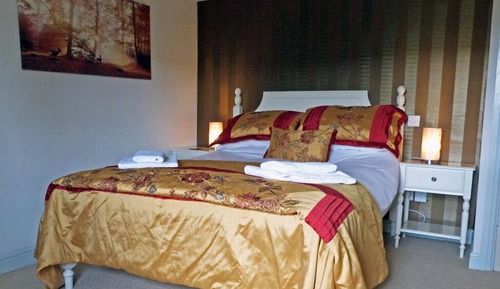 Premium Double Room, Ensuite, Mountain View