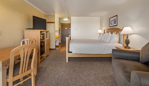 1 King Bed w/ Balcony and Harbor View (Upstairs)