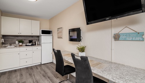 Deluxe Studio, 2 Queen Beds, Kitchenette