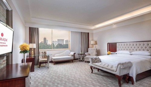 Deluxe 1 King Bed Non- Smoking Room