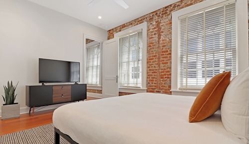 Adjacent Five Bed Five Bath Apartment