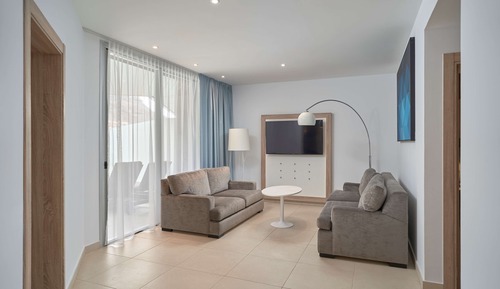 Suite, 2 Bedrooms, Balcony, Pool View