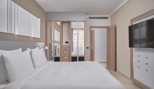 Suite, 3 Bedrooms, Balcony, Pool View